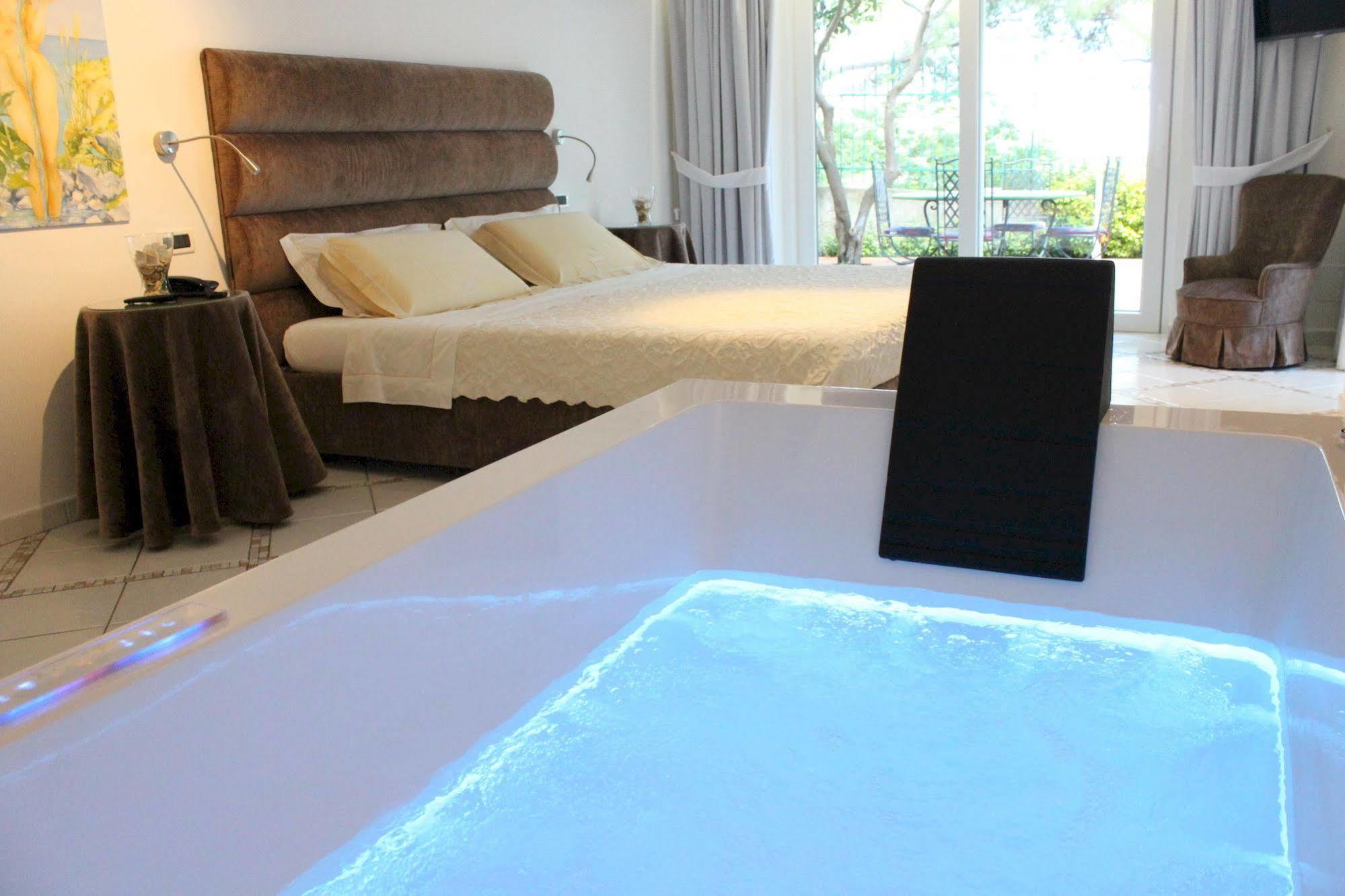 Marinella Bed and breakfast 2*